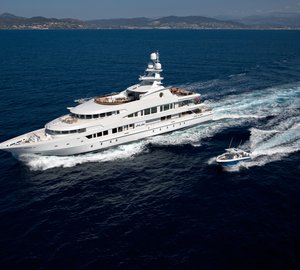 y710 yacht